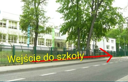 Wejście do szkoły 